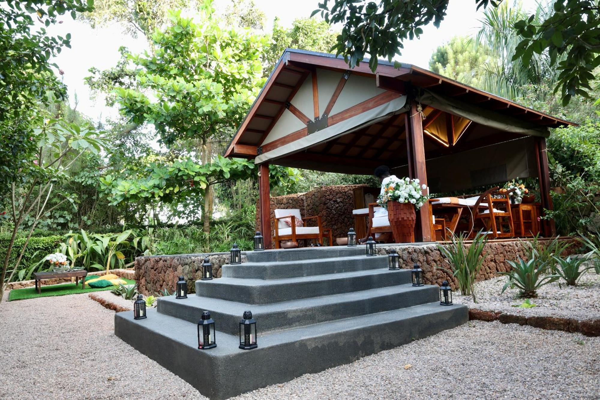 Divine Resort & Spa คัมพาลา ภายนอก รูปภาพ