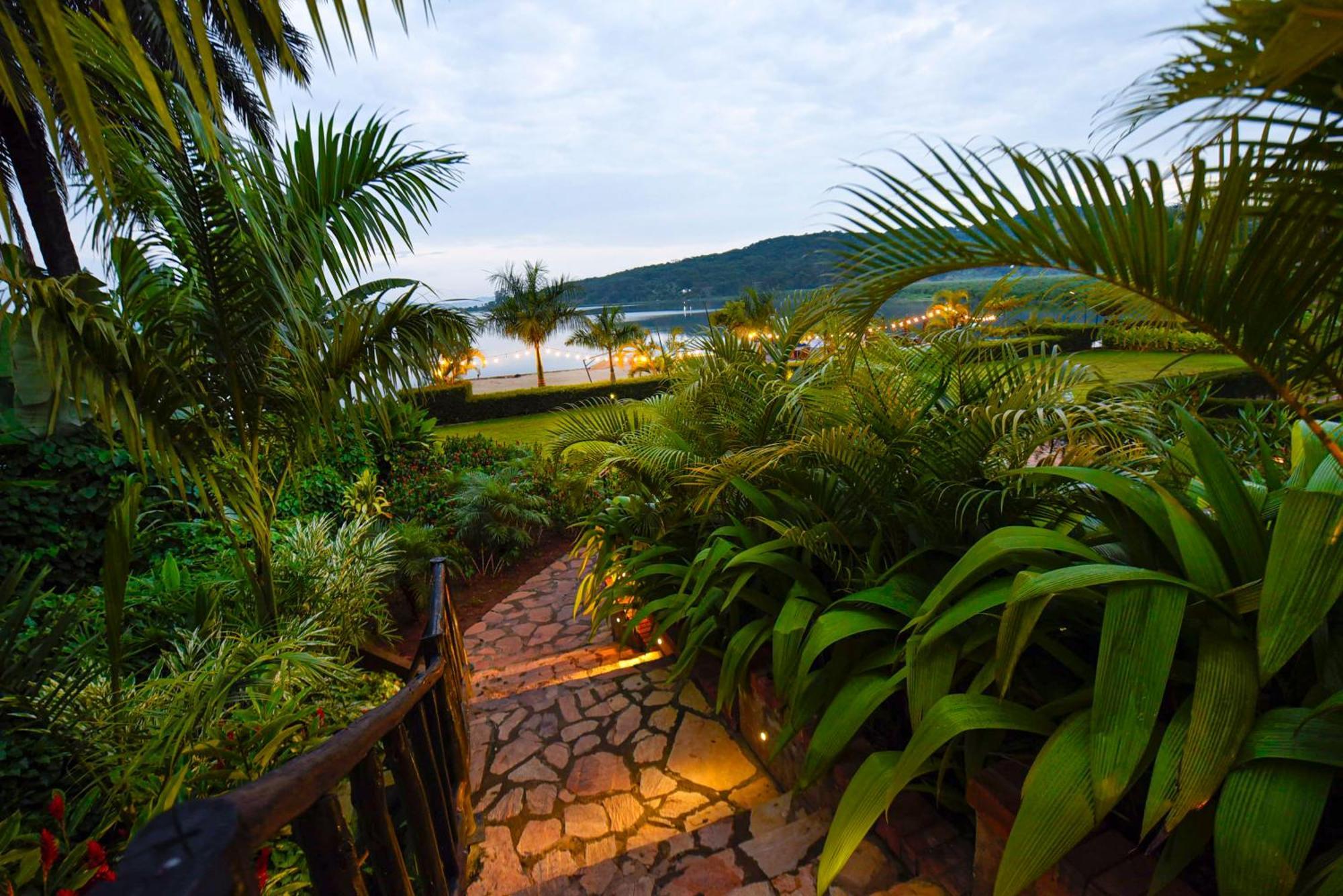 Divine Resort & Spa คัมพาลา ภายนอก รูปภาพ